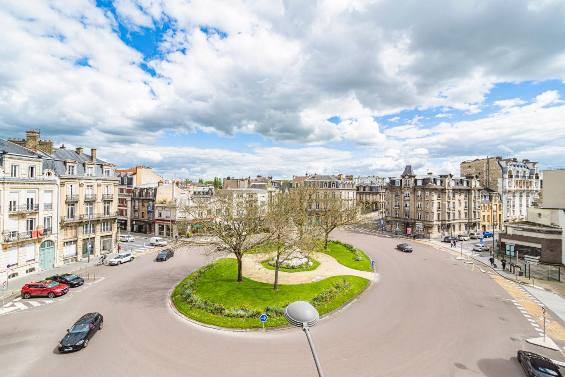 Apartment Aux Clefs Des Sacres - Aristide Briand