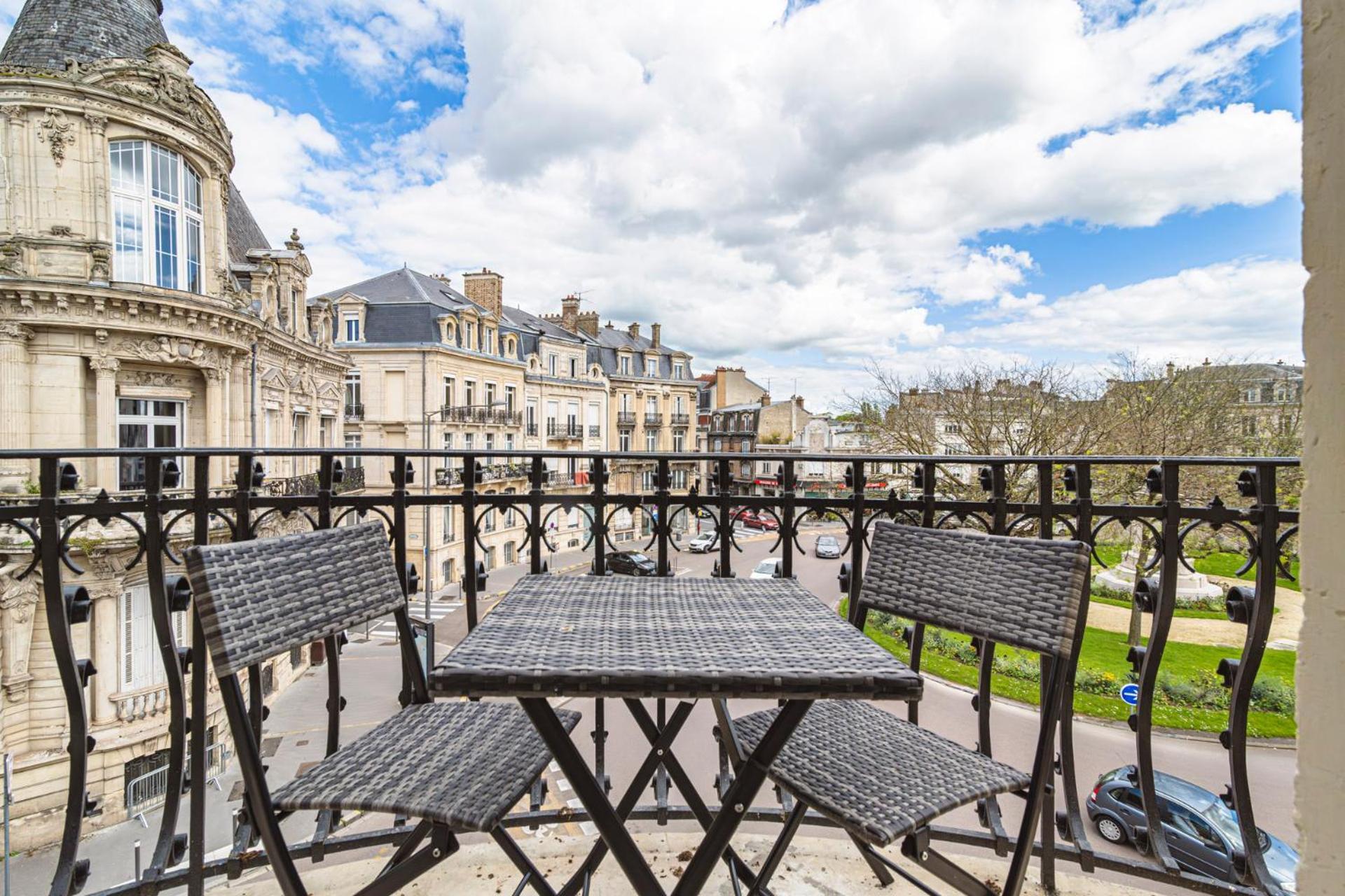 Apartment Aux Clefs Des Sacres - Aristide Briand *