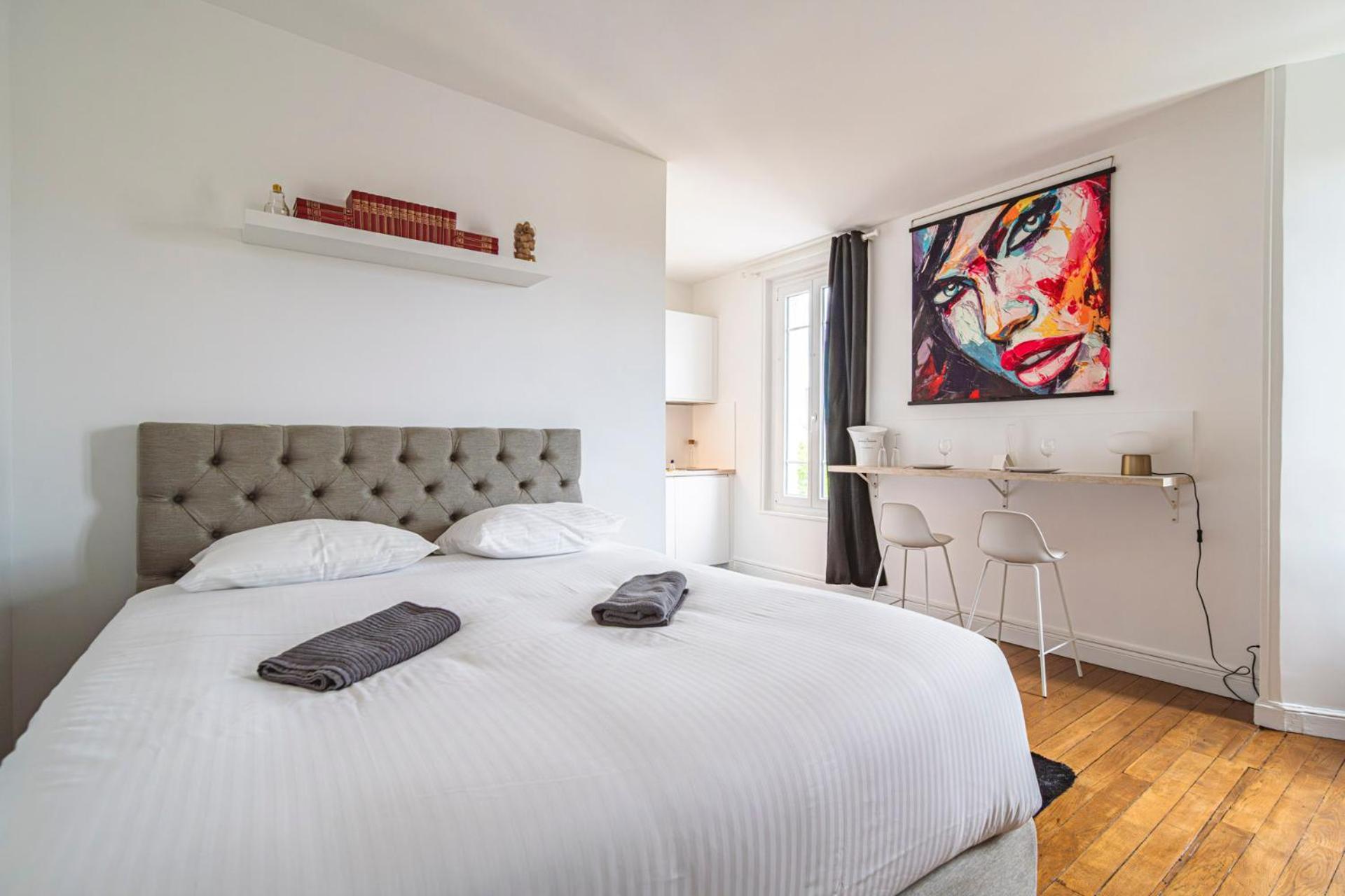 Apartment Aux Clefs Des Sacres - Aristide Briand