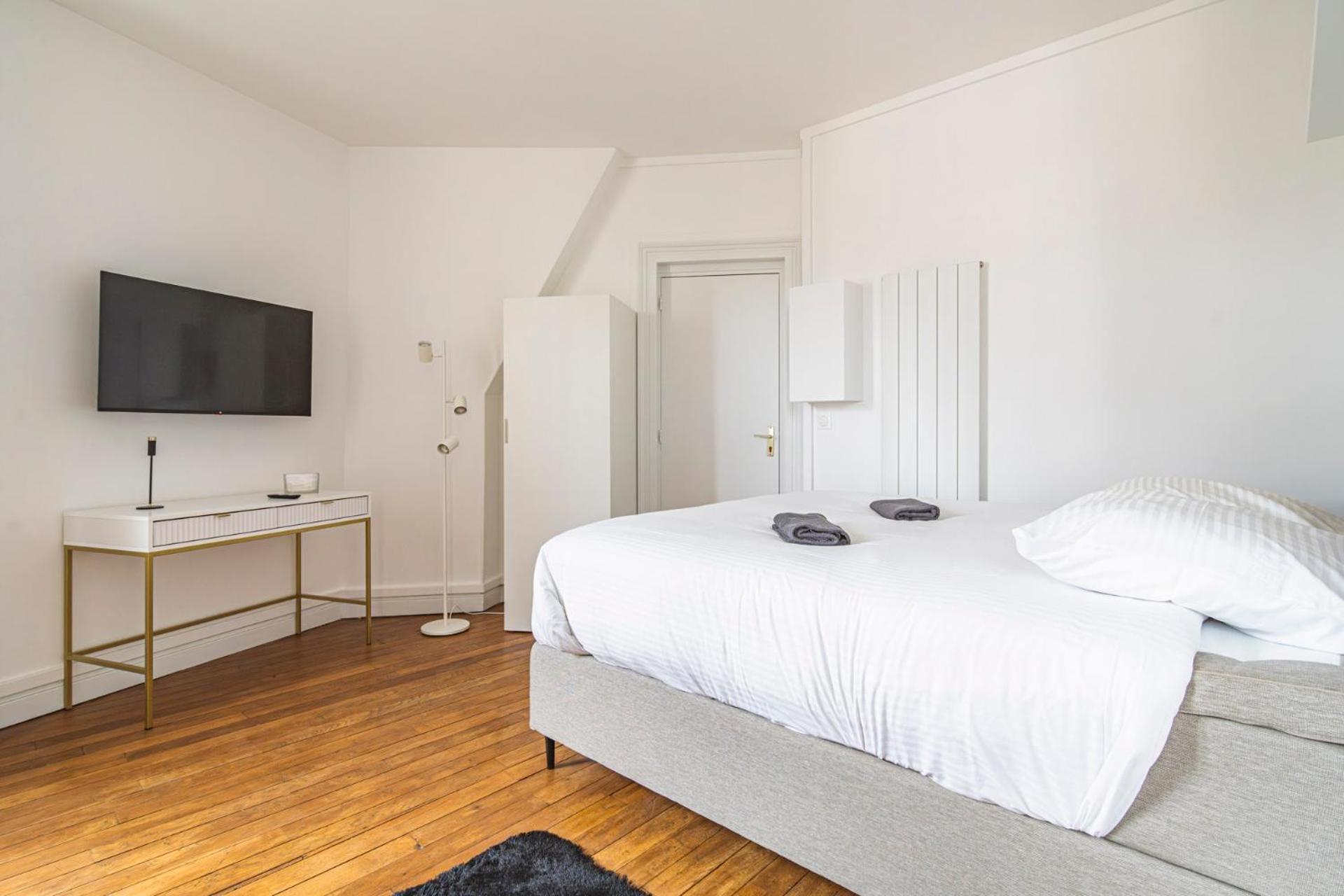 Apartment Aux Clefs Des Sacres - Aristide Briand *