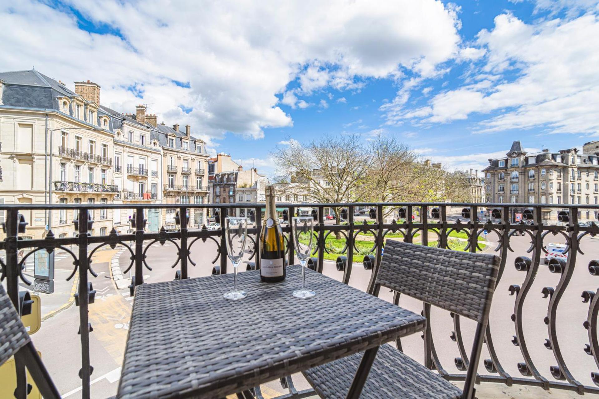 Aux Clefs Des Sacres - Aristide Briand Apartment Reims